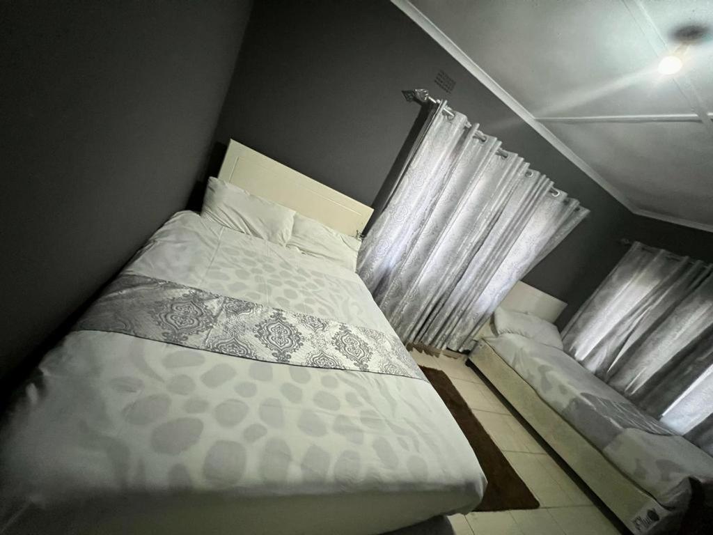Golden Bamboo Hotel Nyanda Eksteriør billede
